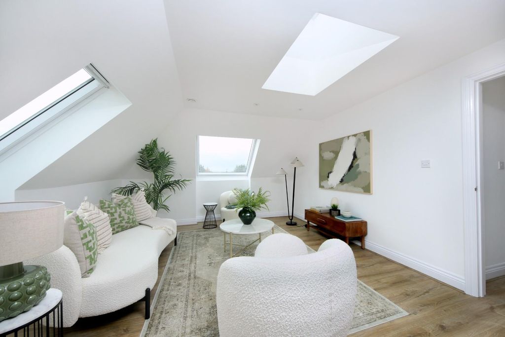 Property photo 1 of 15 Woodfield Rd (2).Jpg