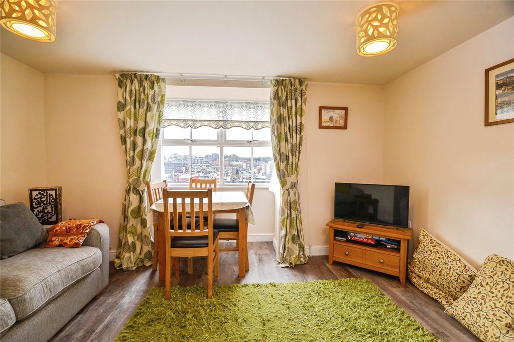 Property photo 2 of 15 Picture No. 18