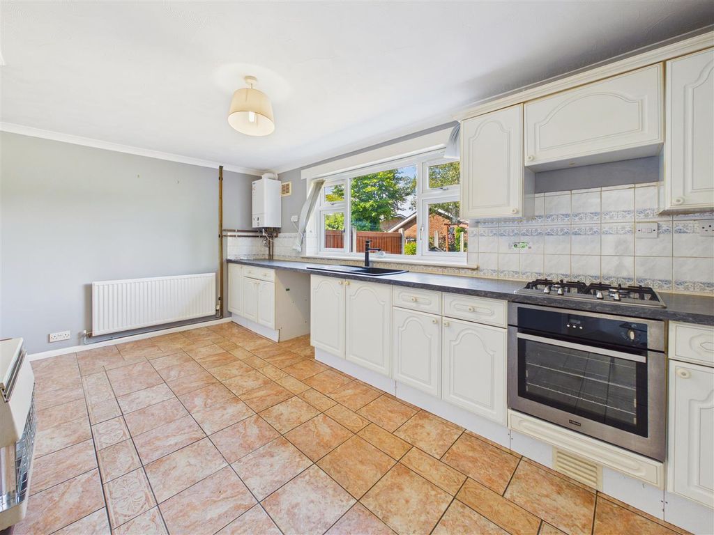 Property photo 2 of 8 Kitchen