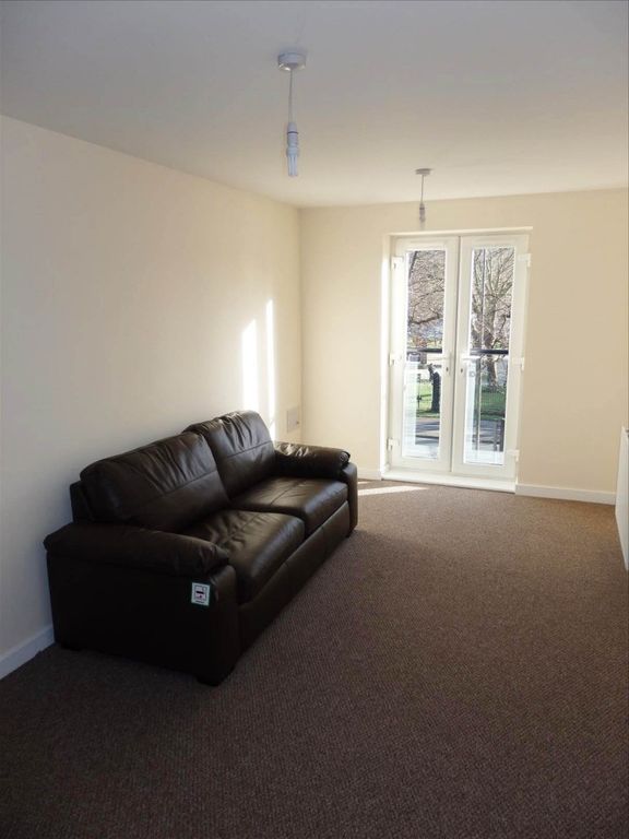 Property photo 2 of 10 Living Room