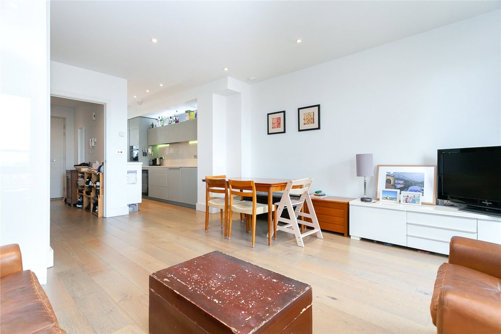 Property photo 3 of 23 Reception/ Kitchen