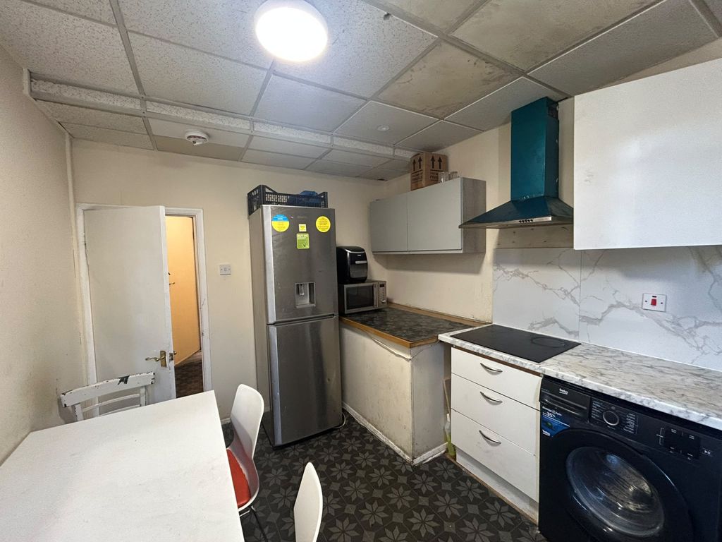 Property photo 1 of 5 3 Bed Flat To Rent The Broadway, Southall Ub1