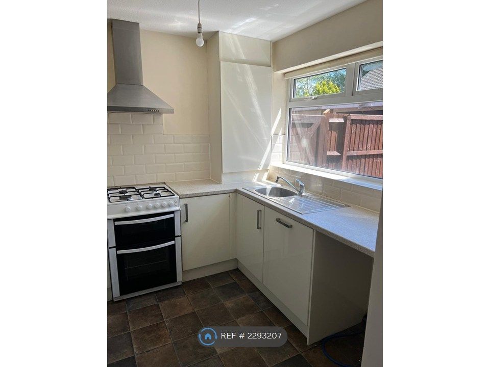 Property photo 2 of 13 Kitchen1