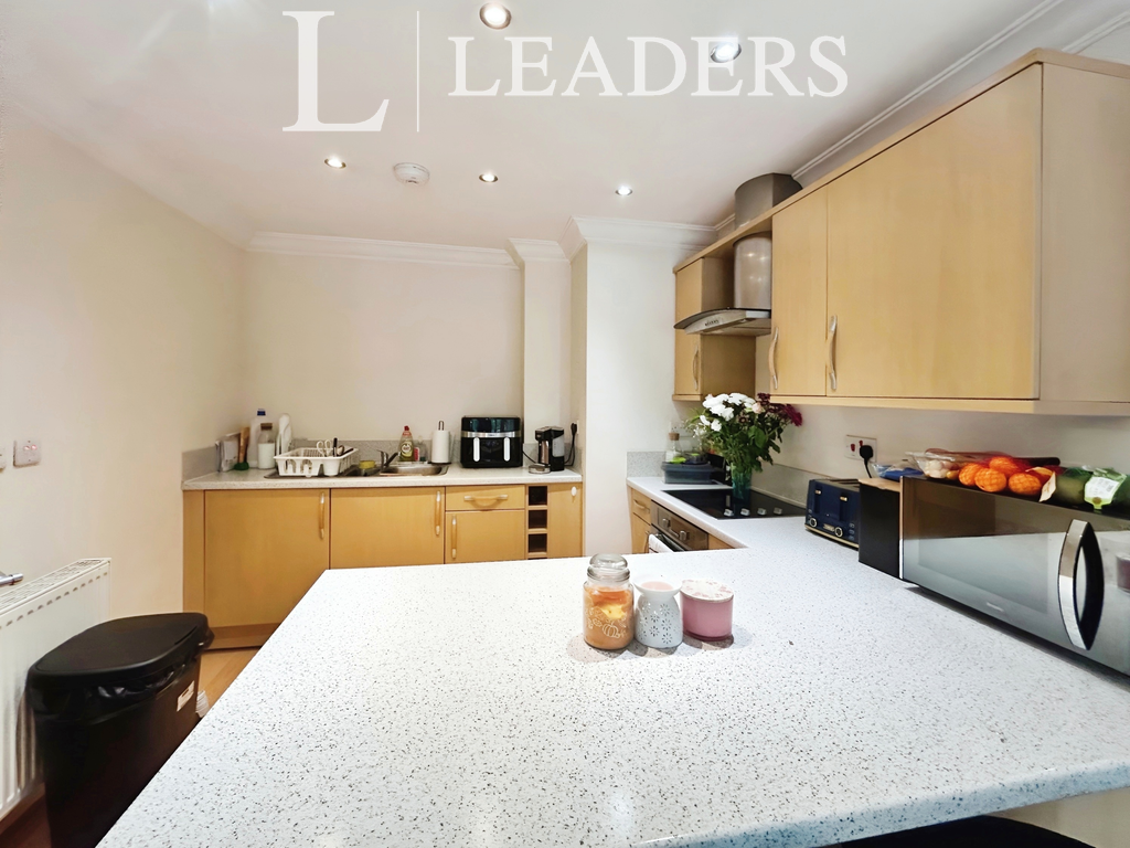 Property photo 3 of 10 Kitchen