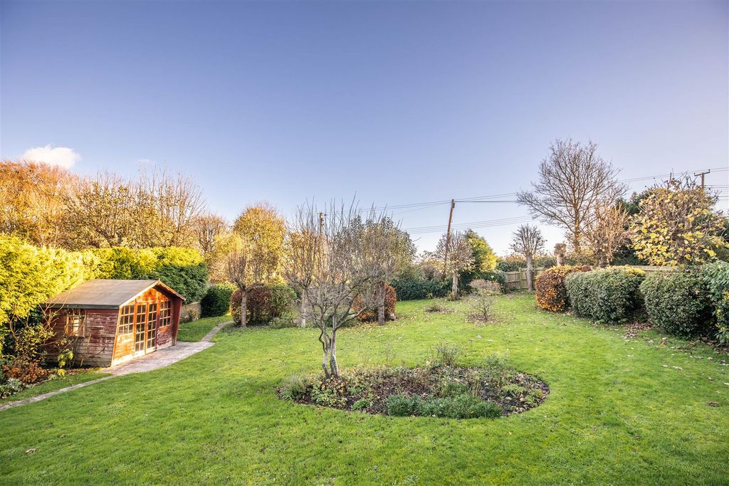 Property photo 2 of 25