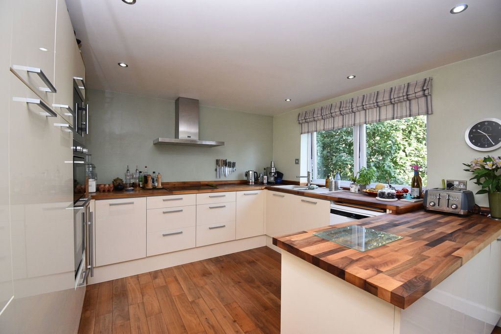 Property photo 3 of 27