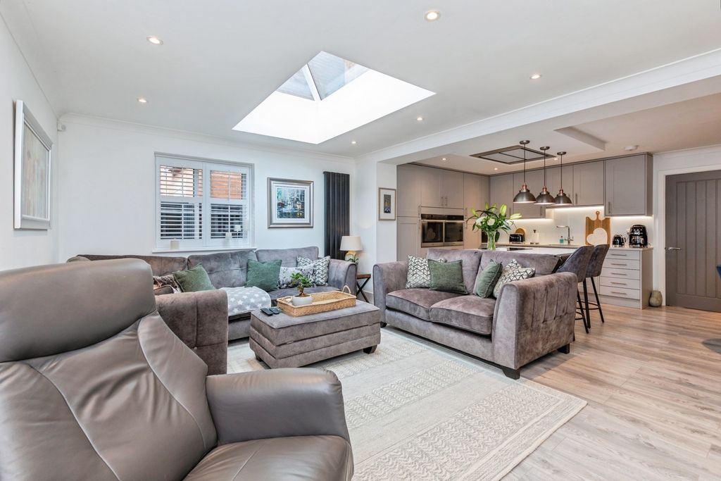 Property photo 2 of 23 Pbox-Img.Jpg