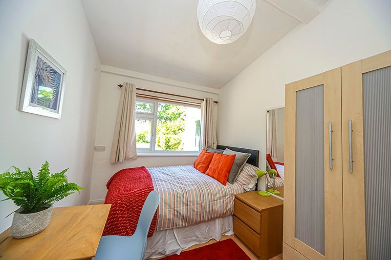 Property photo 3 of 6 A Cozy Double Bedroom Featuring A Comfortable Bed ...