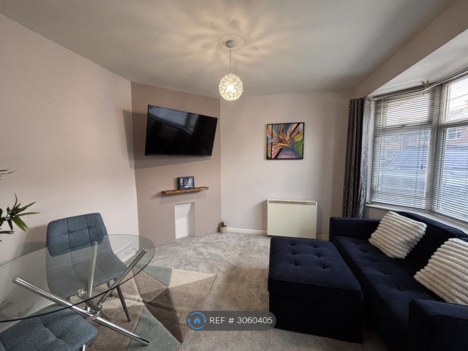 Property photo 2 of 11 Living Room