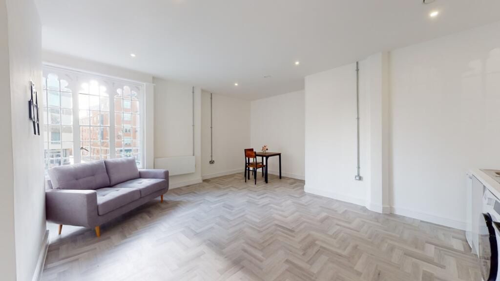 Property photo 3 of 6 A Spacious And Bright Modern Living Room Perfect F...