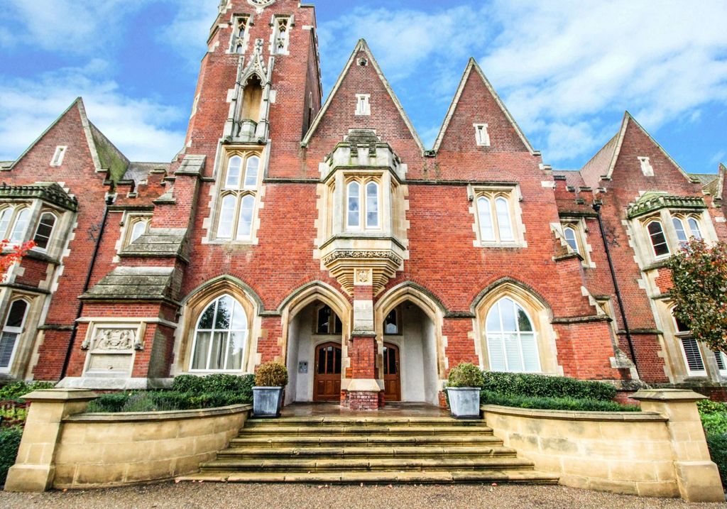 Property photo 1 of 13 Front