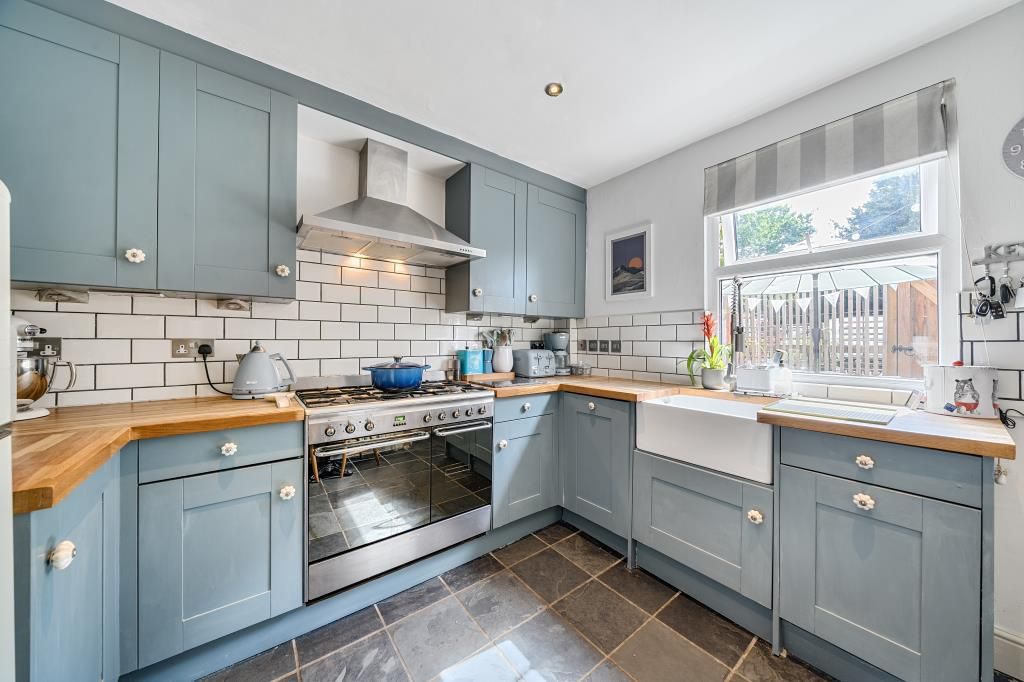 Property photo 3 of 19 Kitchen