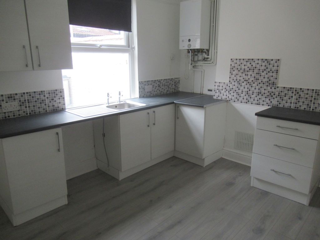 Property photo 2 of 5 Kitchen