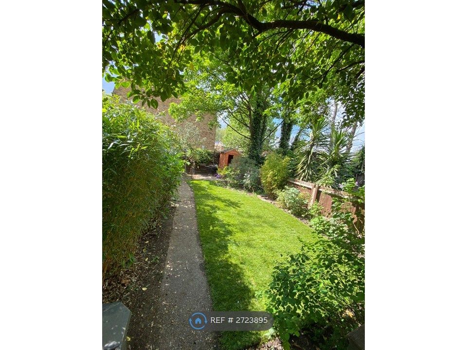 Property photo 3 of 12 Private Garden