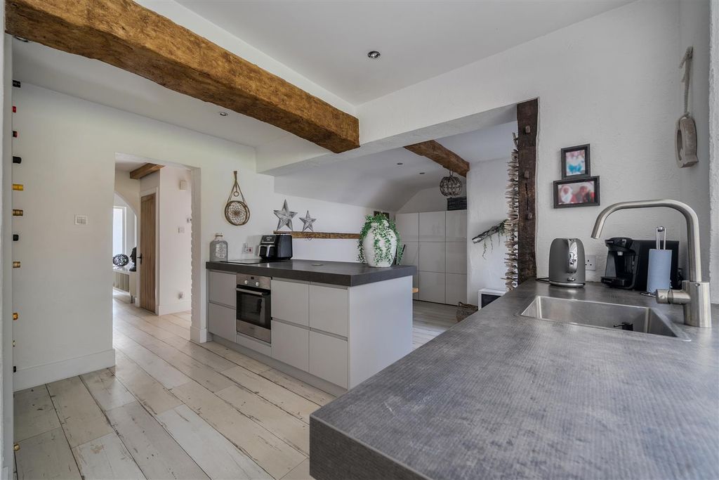 Property photo 3 of 17 Kitchen