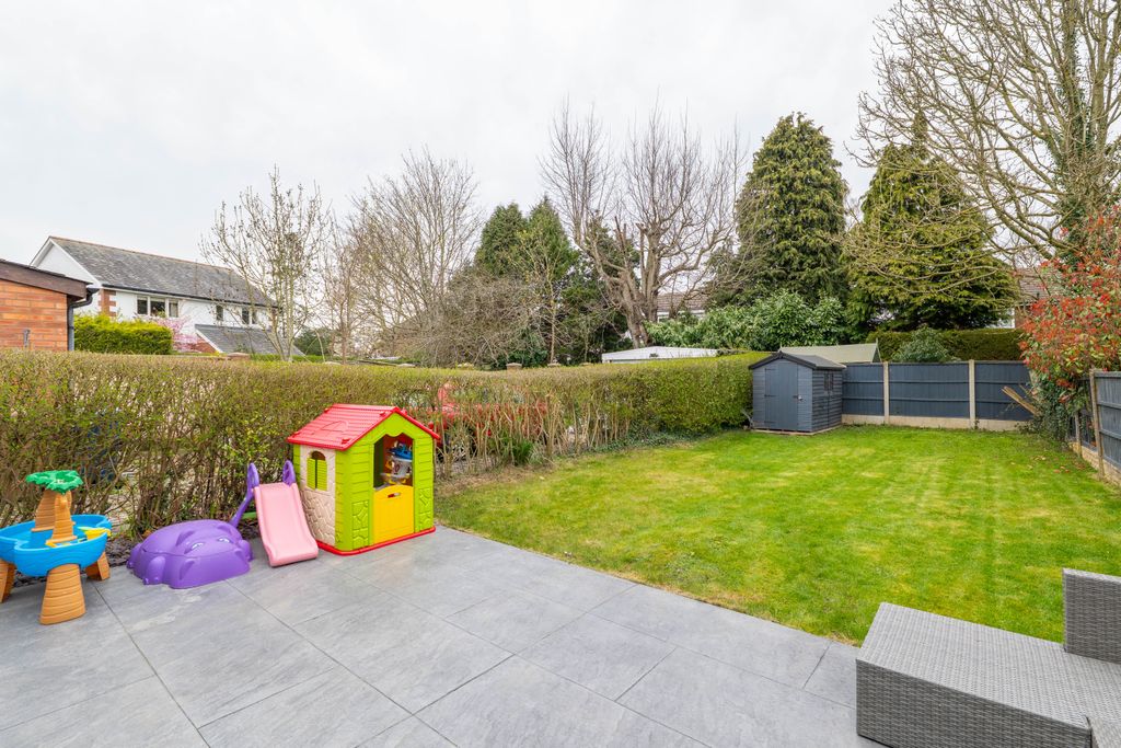 Property photo 2 of 11 Garden