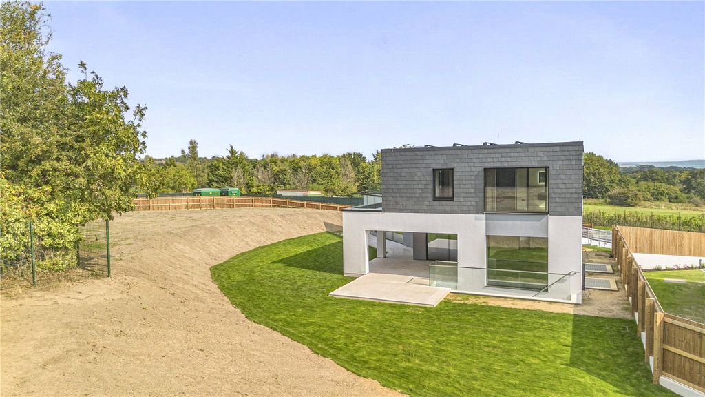 Additional image 38 of 6 bed detached house to rentRosebury Close, Goffs Oak, Waltham Cross, Hertfordshire EN7