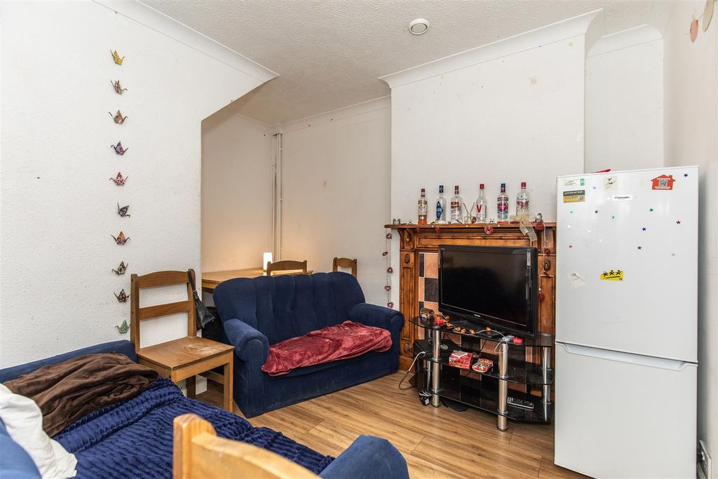 Property photo 3 of 16 Living Room