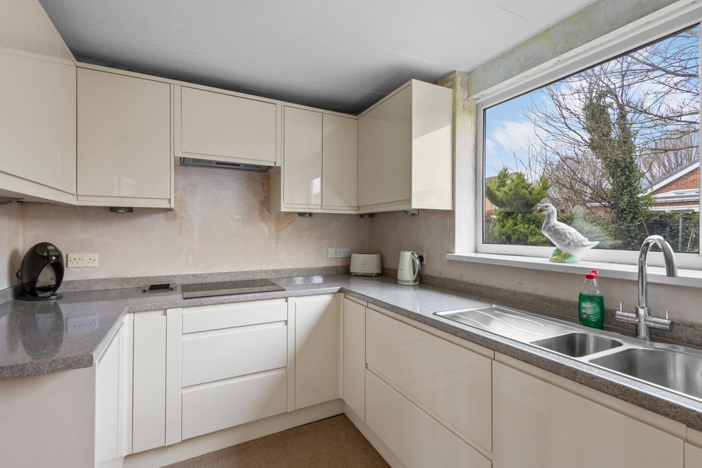 Property photo 2 of 12 Phz17674