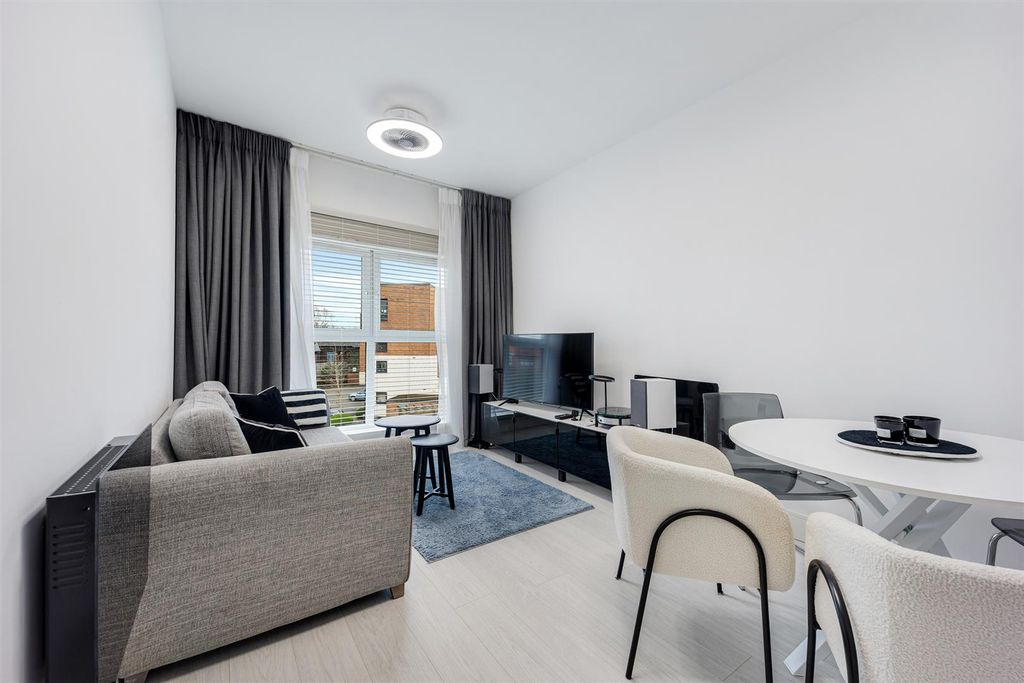 Property photo 2 of 14 61 Lowbridge Court-7.Jpg