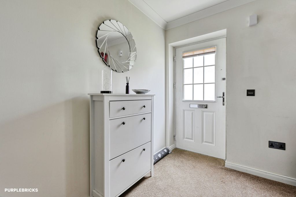 Property photo 3 of 25 Entrance Hall