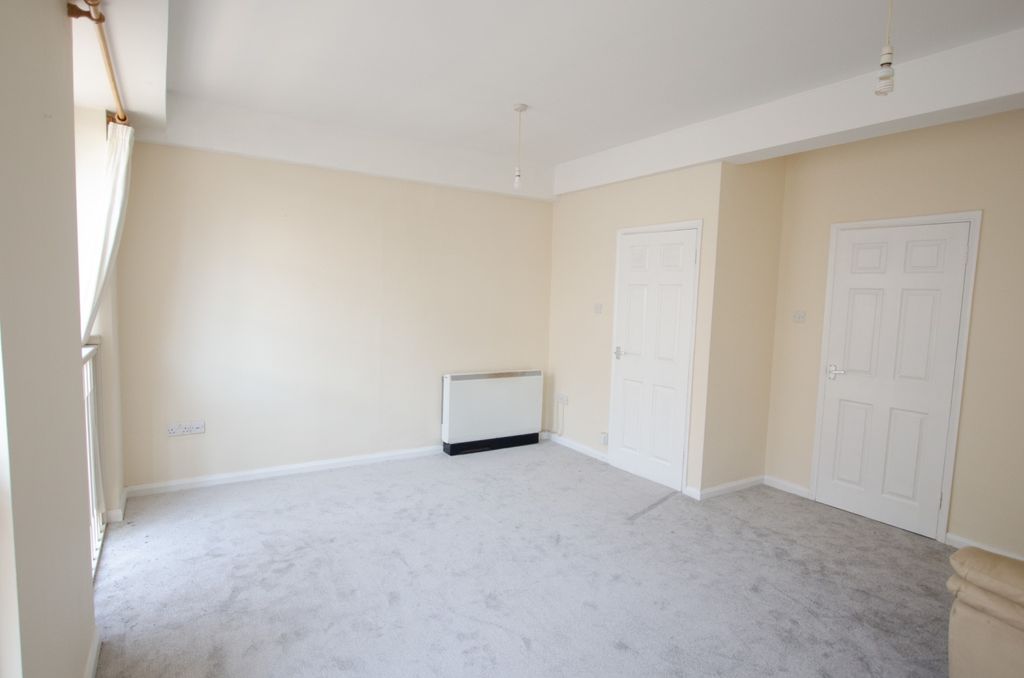 Property photo 3 of 8 3 Bree Shute-7