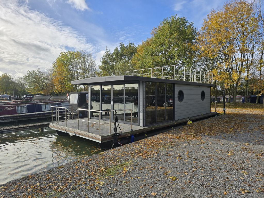 Property photo 1 of 22 Photo 9