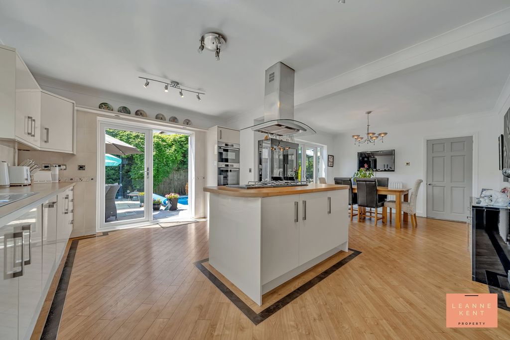Property photo 3 of 52