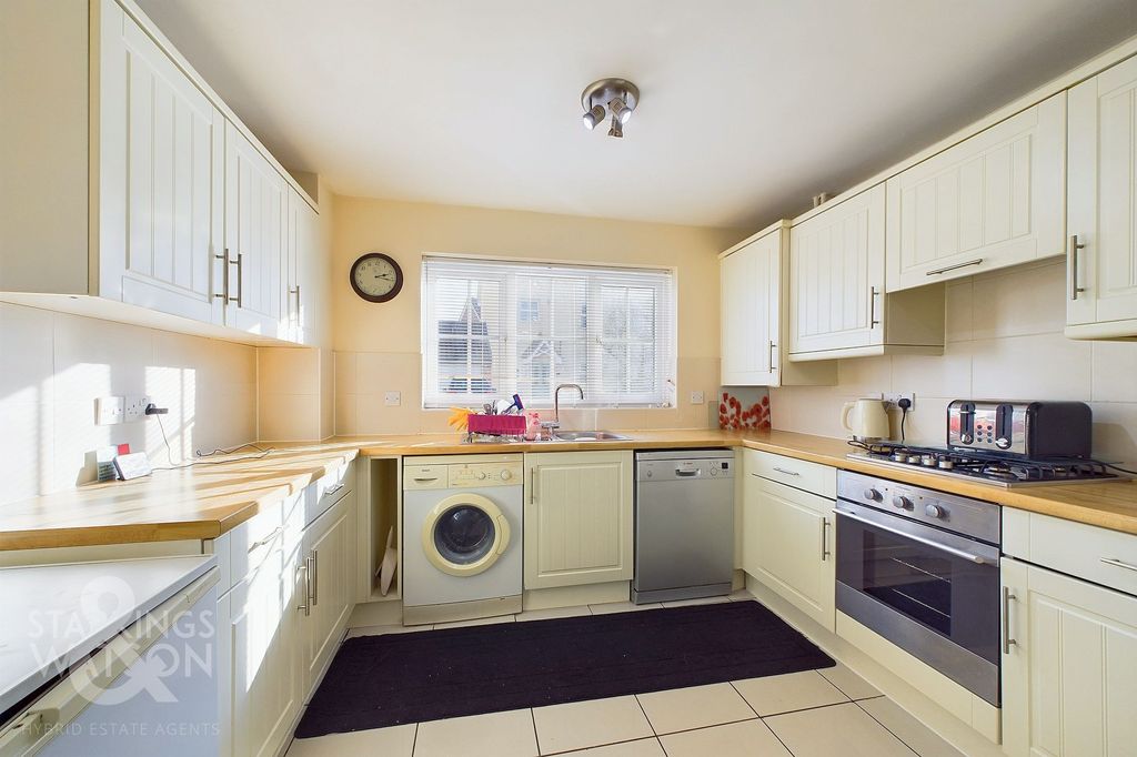 Property photo 3 of 27