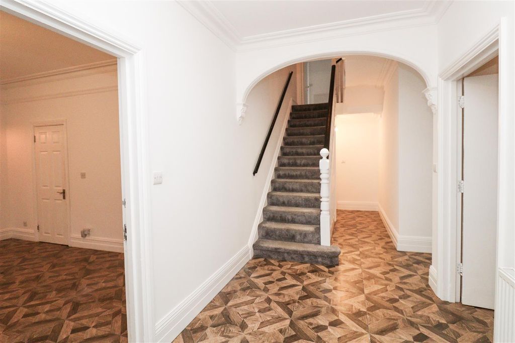 Additional image 14 of 7 bed detached house for saleSalisbury Road, Farnborough GU14