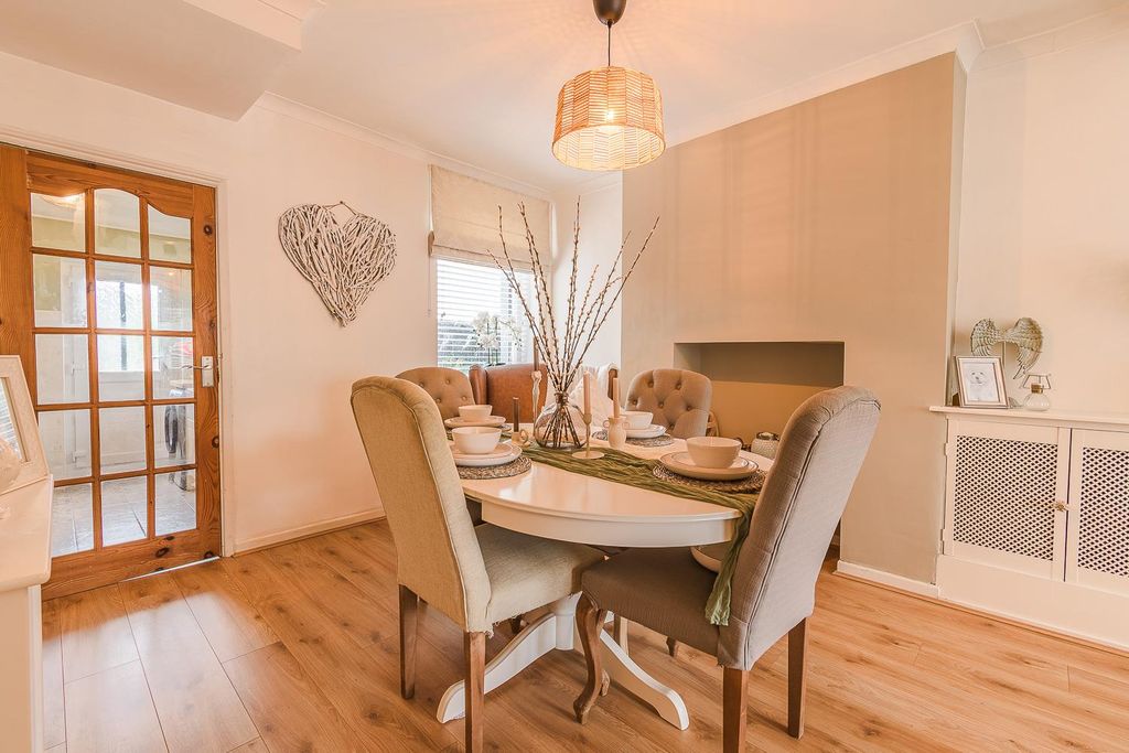 Property photo 3 of 21 Dining Room