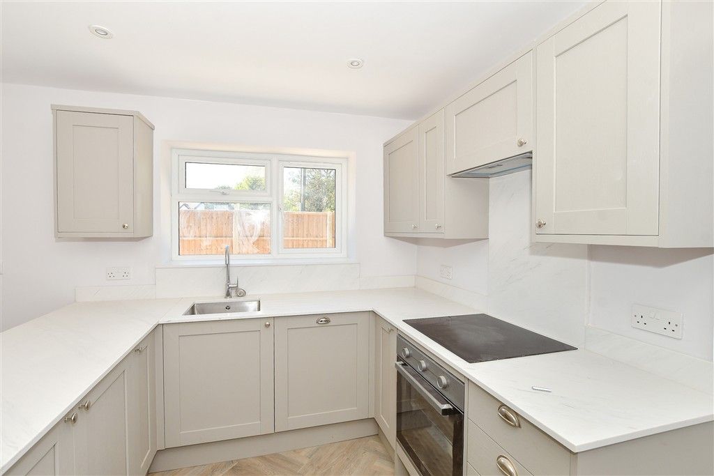 Property photo 2 of 10 Kitchen