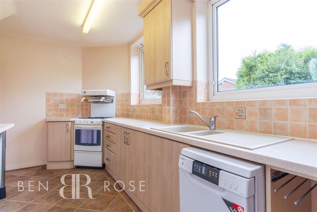 Property photo 2 of 17 Kitchen