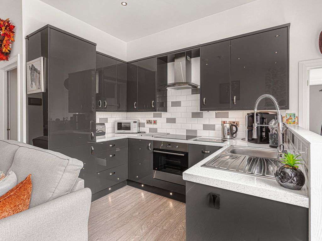 Additional image 5 of 2 bed flat for saleVictoria Road, Barnstaple EX32
