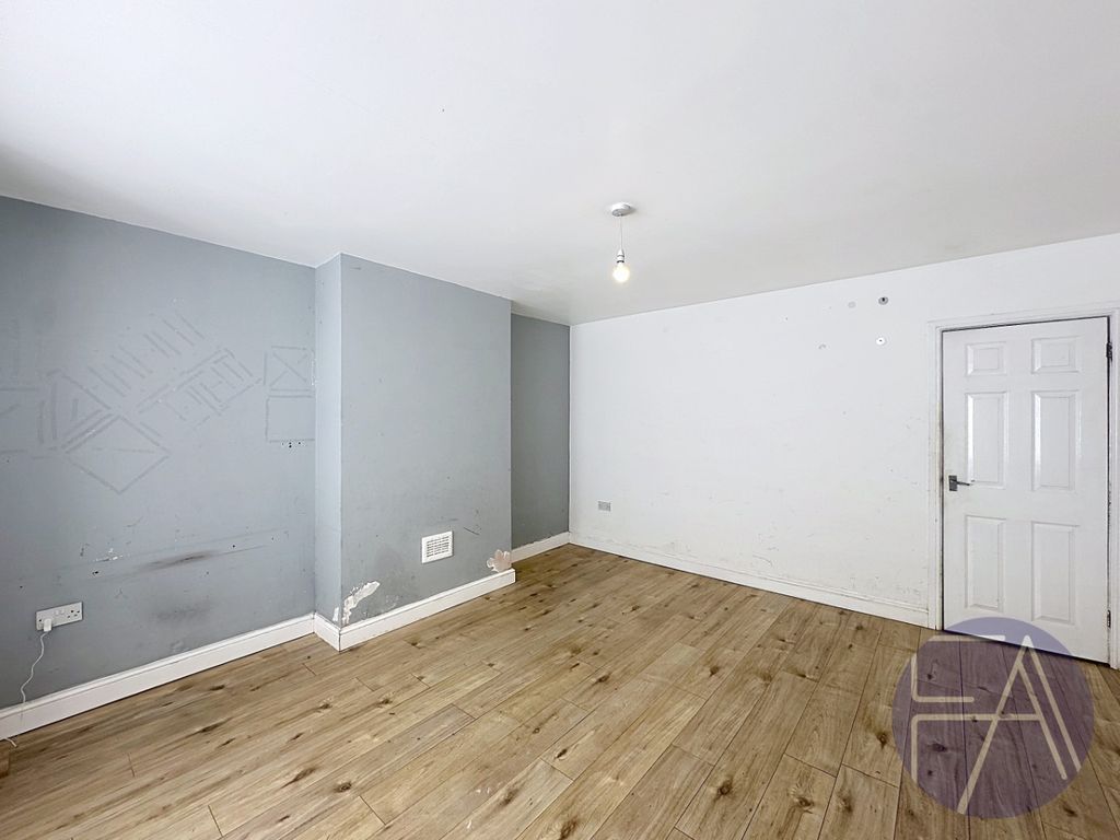 Property photo 2 of 21 4724652