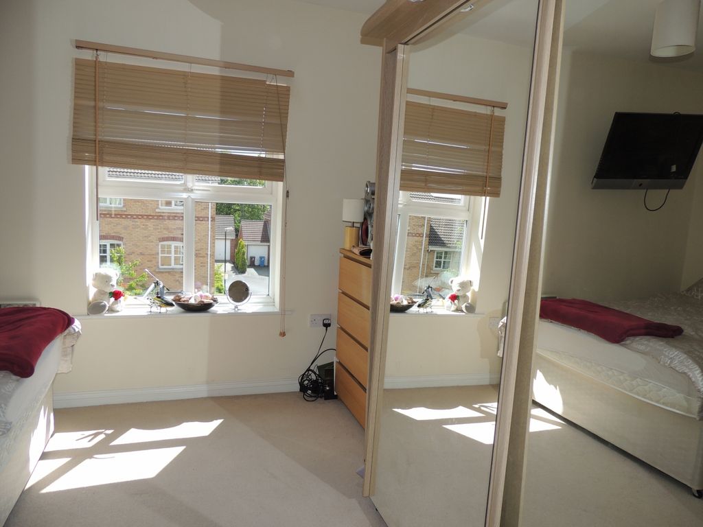 Property photo 3 of 10 Master Bedroom
