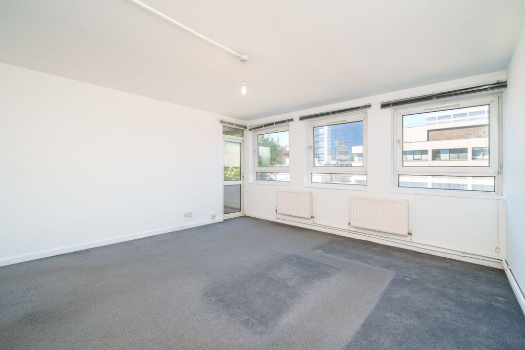 Property photo 1 of 9 Stangate 18 (02 O...