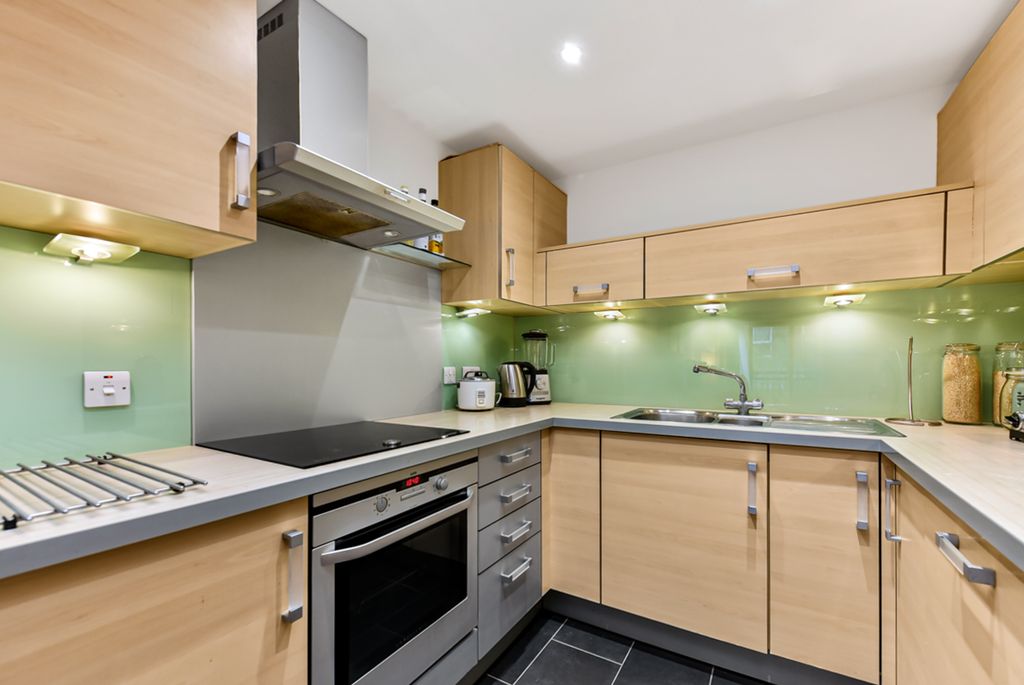 Property photo 3 of 8 Kitchen