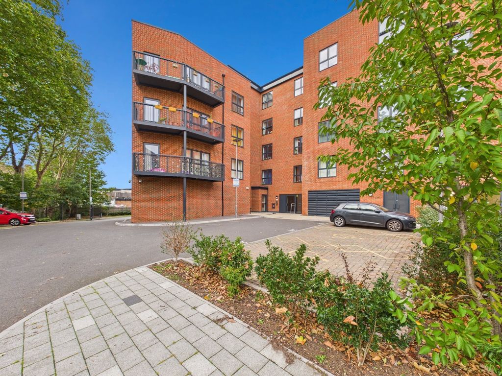 Property photo 3 of 8 Picture No. 24