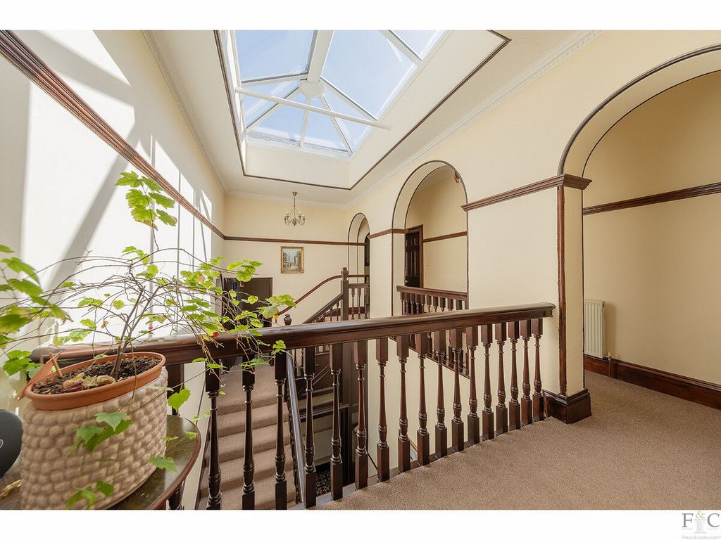 Property photo 3 of 43