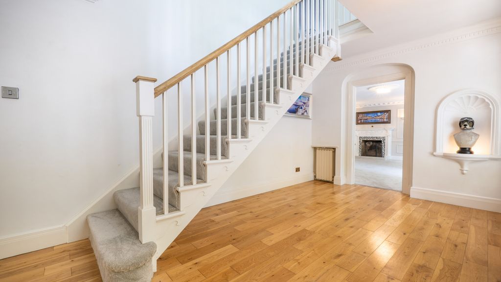 Property photo 3 of 33