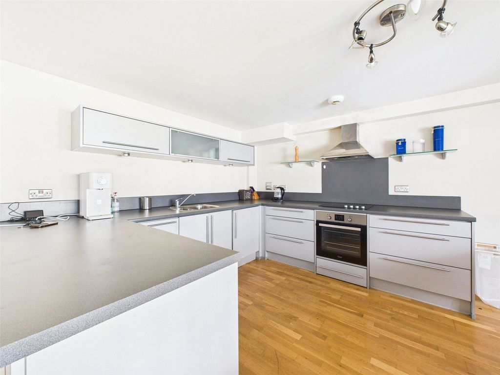 Property photo 2 of 11 Picture No. 30