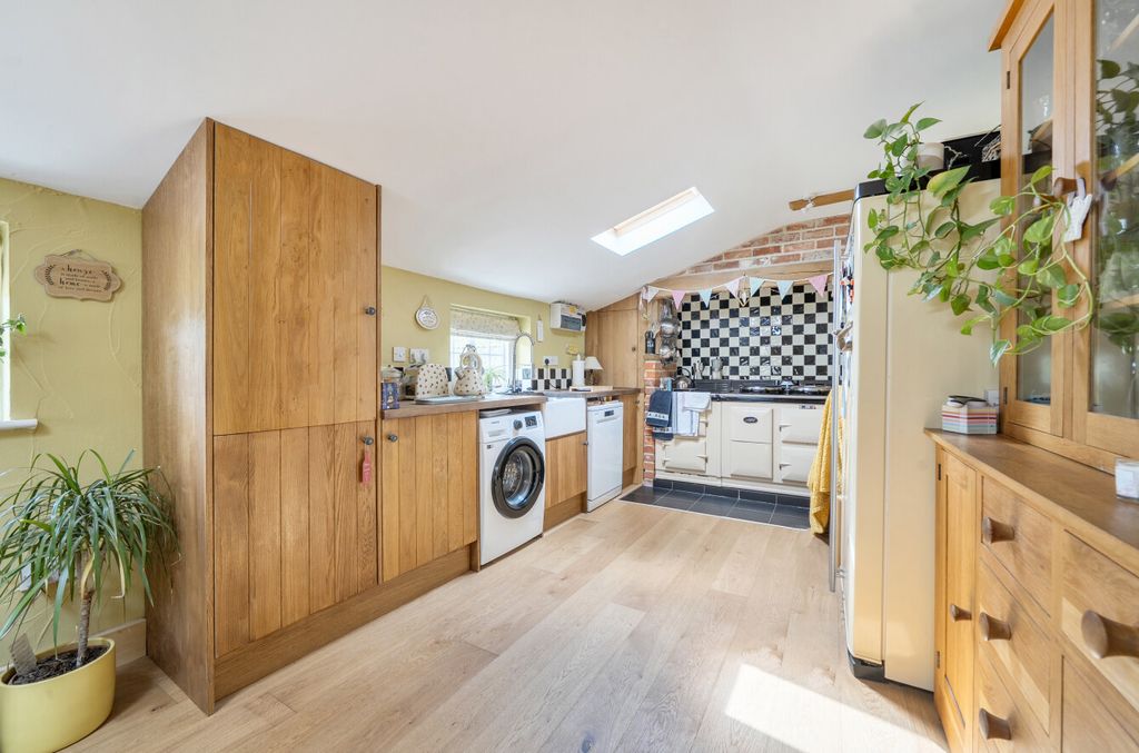Property photo 2 of 28 1449062-16-69F0A1...