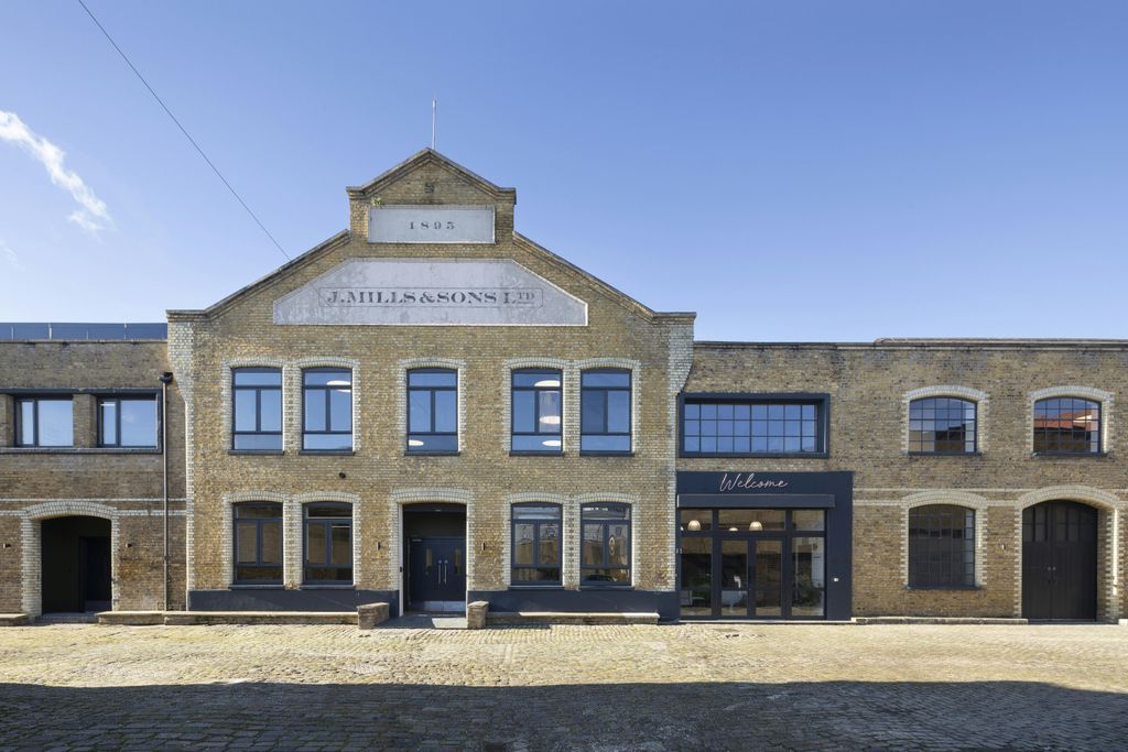 Property photo 2 of 14 The Bottle Factory52  Agnese Sanvito.Jpg
