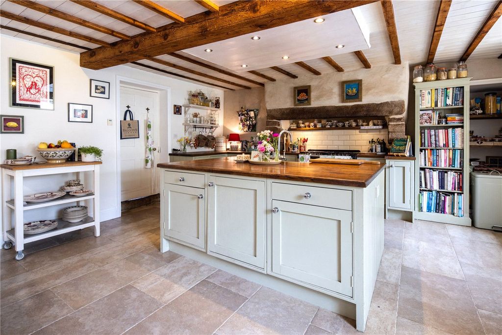 Property photo 2 of 17 Kitchen