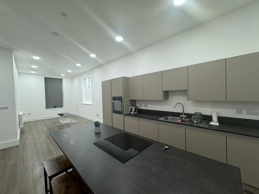 Property photo 3 of 7 Kitchen
