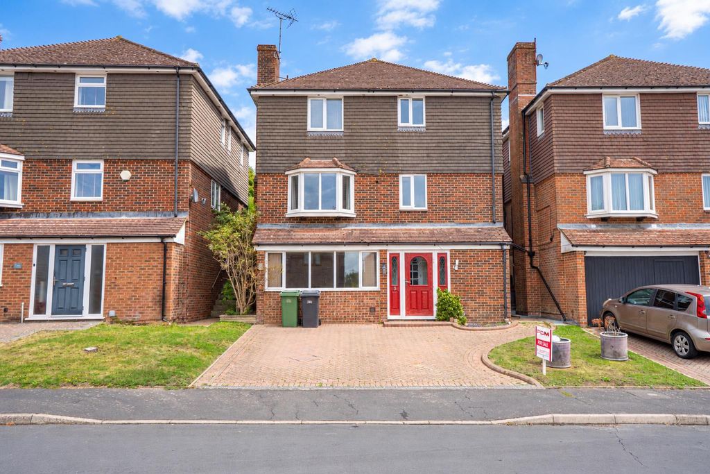 Property photo 1 of 37 Afd8Bf47-A9Fb-4E73-A916-9A2Bdc47c44E.Png