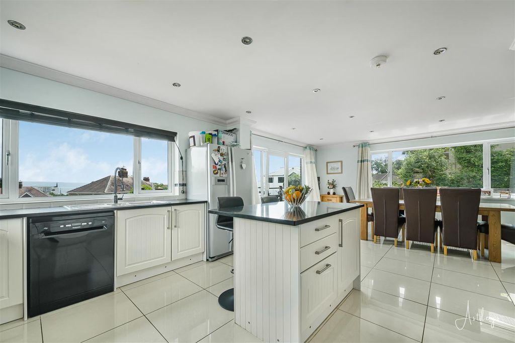 Property photo 3 of 36 Kitchen/Dining Room