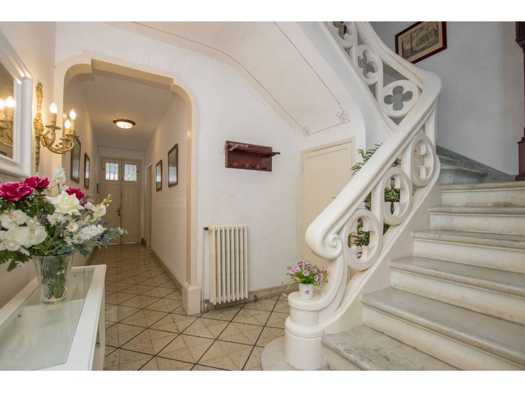 Property photo 2 of 30