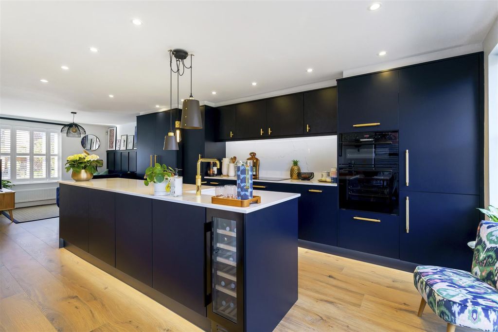 Property photo 2 of 24